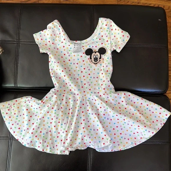 Wild Rich Kids - Picture 6 of 7